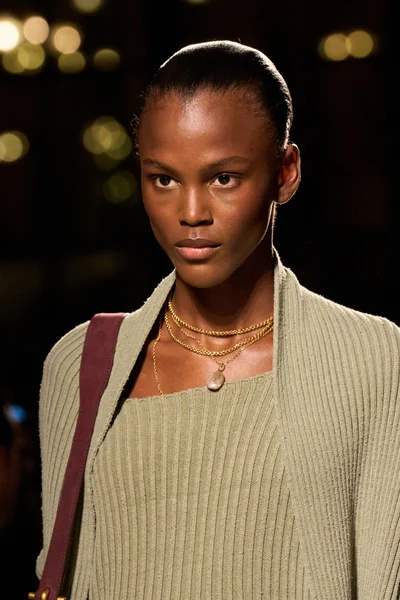 Look 28